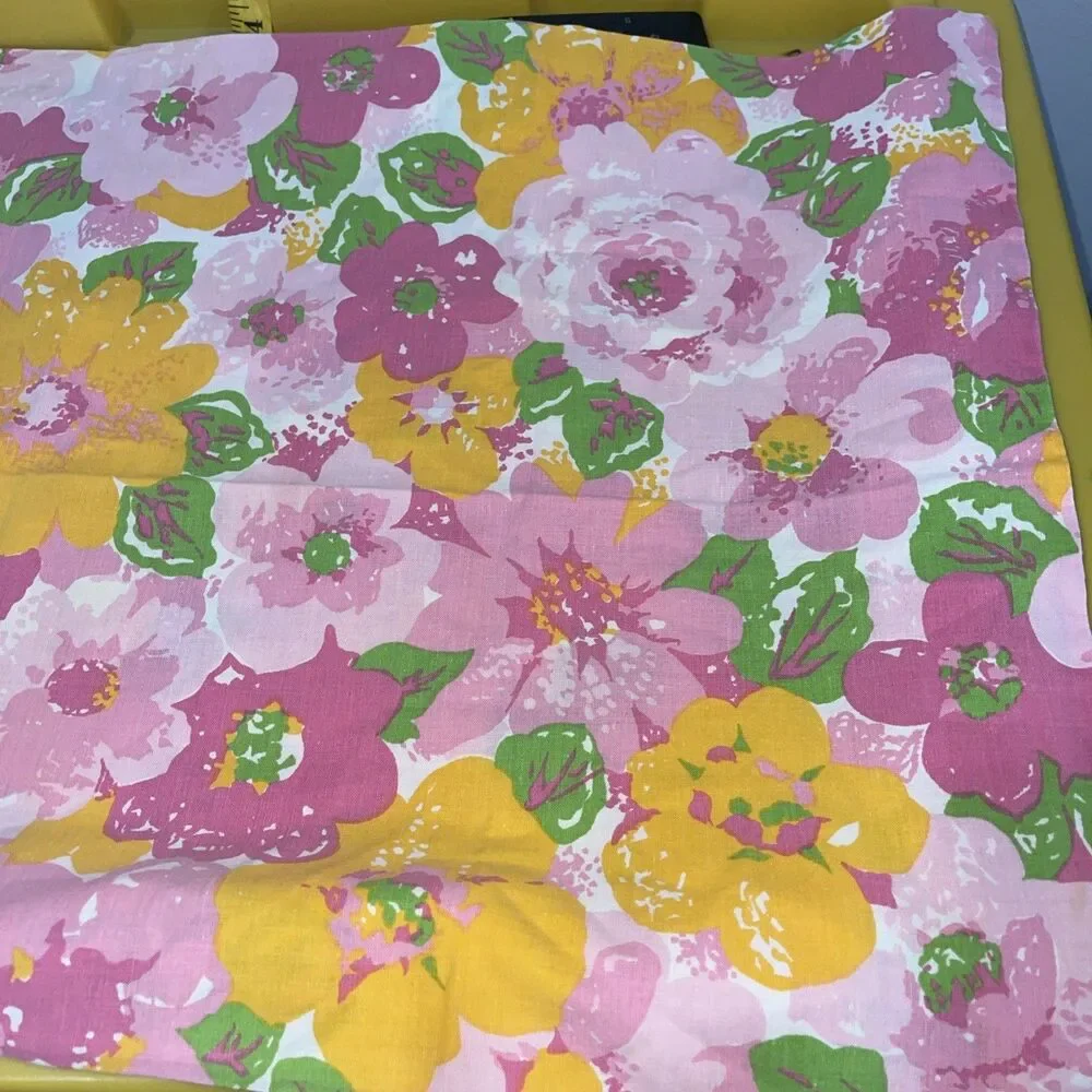 Vintage Pillowcase, Wabasso 1970's Mod Flower Power